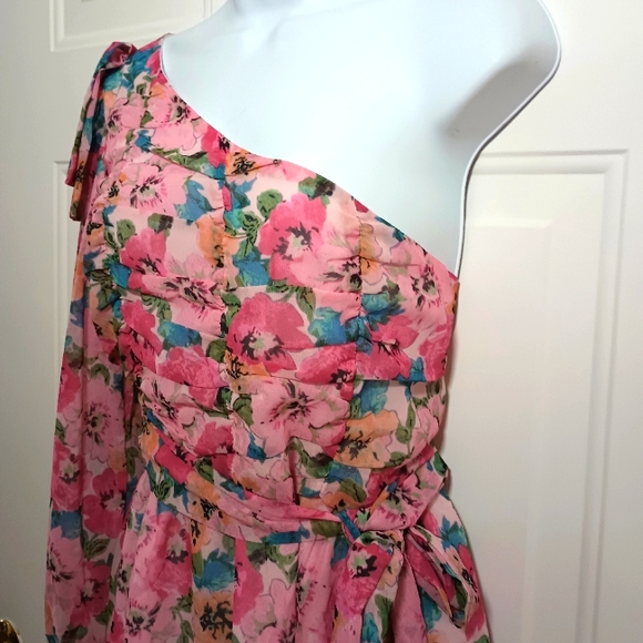 One Shoulder Long Sleeve Floral Mini Dress. Size L - Picture 11 of 14